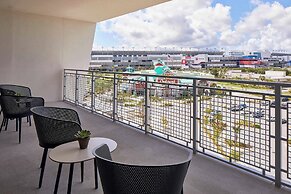 The Daytona, Autograph Collection