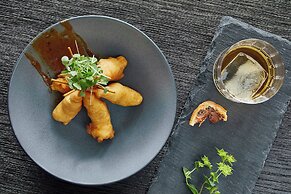 The Daytona, Autograph Collection