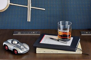 The Daytona, Autograph Collection