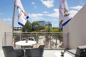 The Daytona, Autograph Collection