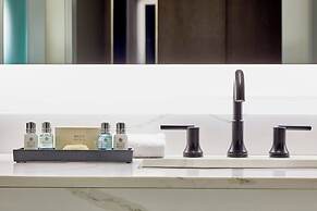 The Daytona, Autograph Collection