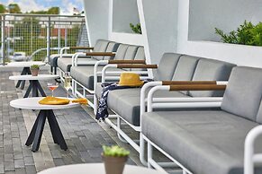 The Daytona, Autograph Collection