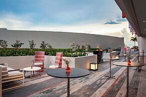 The Daytona, Autograph Collection