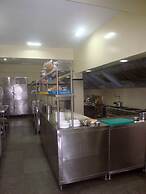 Hotel Hilltop International