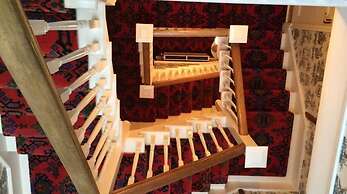 Hillcrest House Bed & Breakfast