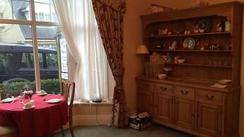 Hillcrest House Bed & Breakfast