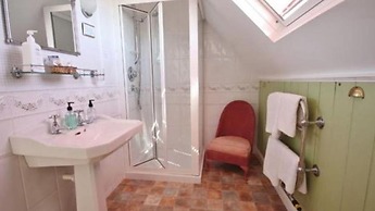 Hillcrest House Bed & Breakfast