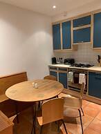 Hans Crescent Apartment