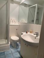 Hans Crescent Apartment