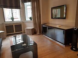 Hans Crescent Apartment