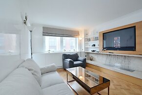 Hans Crescent Apartment