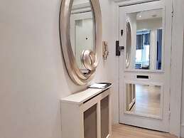 Hans Crescent Apartment