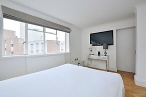 Hans Crescent Apartment