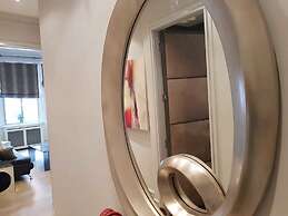 Hans Crescent Apartment