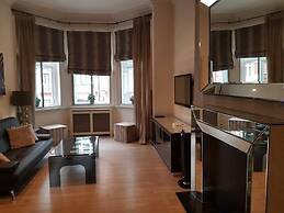 Hans Crescent Apartment