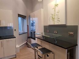 Hans Crescent Apartment