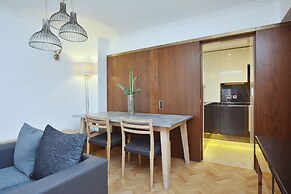 Hans Crescent Apartment