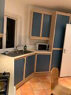 Hans Crescent Apartment