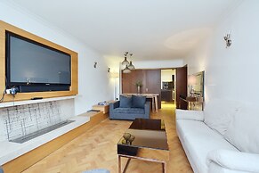 Hans Crescent Apartment