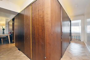 Hans Crescent Apartment