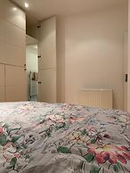 Hans Crescent Apartment