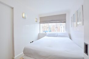 Hans Crescent Apartment