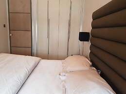 Hans Crescent Apartment