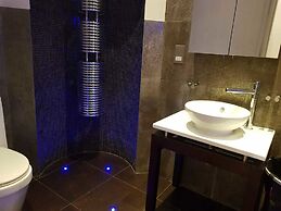 Hans Crescent Apartment