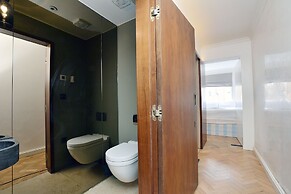 Hans Crescent Apartment