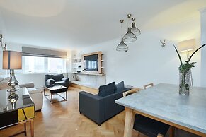 Hans Crescent Apartment