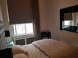 Hans Crescent Apartment