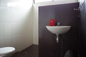 RedDoorz near Alun-alun Kota Sukabumi