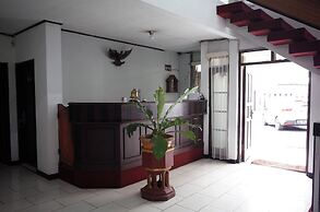 RedDoorz near Alun-alun Kota Sukabumi