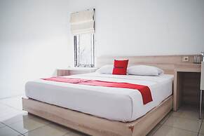 RedDoorz near Alun-alun Kota Sukabumi