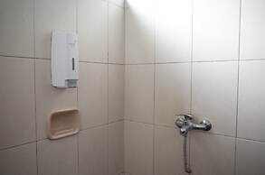 RedDoorz near Alun-alun Kota Sukabumi