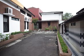 RedDoorz near Alun-alun Kota Sukabumi