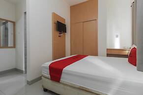 RedDoorz Plus near Galaxy Bekasi