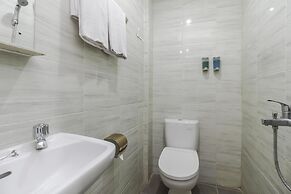 RedDoorz Plus near Galaxy Bekasi