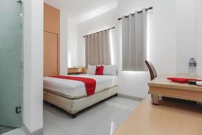 RedDoorz Plus near Galaxy Bekasi
