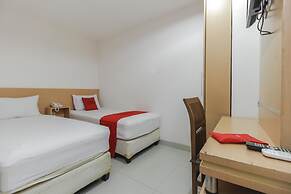 RedDoorz Plus near Galaxy Bekasi