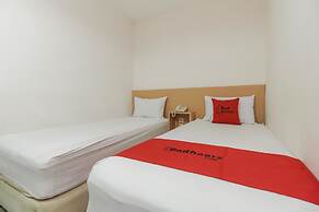 RedDoorz Plus near Galaxy Bekasi