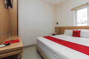 RedDoorz Plus near Galaxy Bekasi