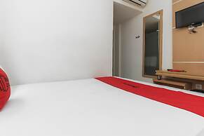 RedDoorz Plus near Galaxy Bekasi