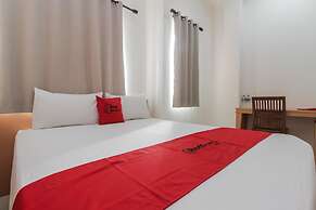 RedDoorz Plus near Galaxy Bekasi