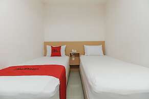 RedDoorz Plus near Galaxy Bekasi