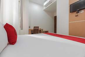 RedDoorz Plus near Galaxy Bekasi