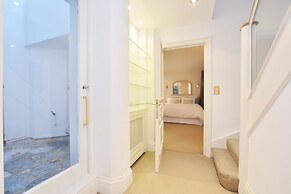 Rutland Gardens Apartment