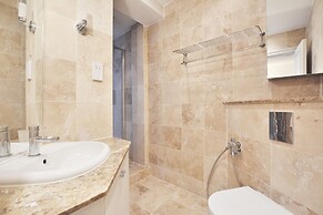 Rutland Gardens Apartment