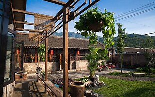 Guoao Village Great Wall Yard