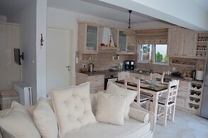 Blue Ark Aigeira Flat & Studio